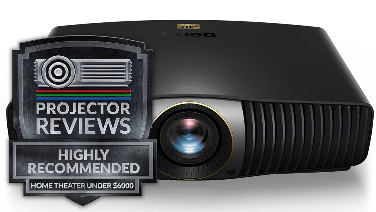 Salón decorado con proyector UST oculto en mueble