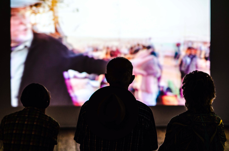 Comparativa de brillo y color entre proyectores UST láser 4K
